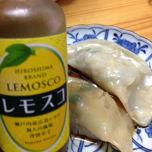 蒸し餃子レモスコ