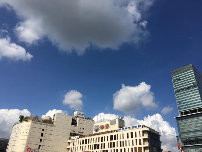 th_夏と秋の間の空