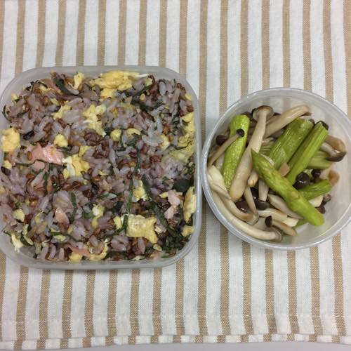th_鮭卵混ぜご飯弁当